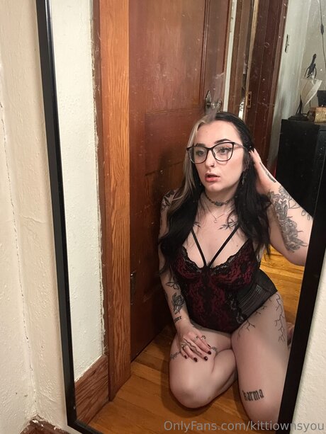 Kittiownsyou naked model img