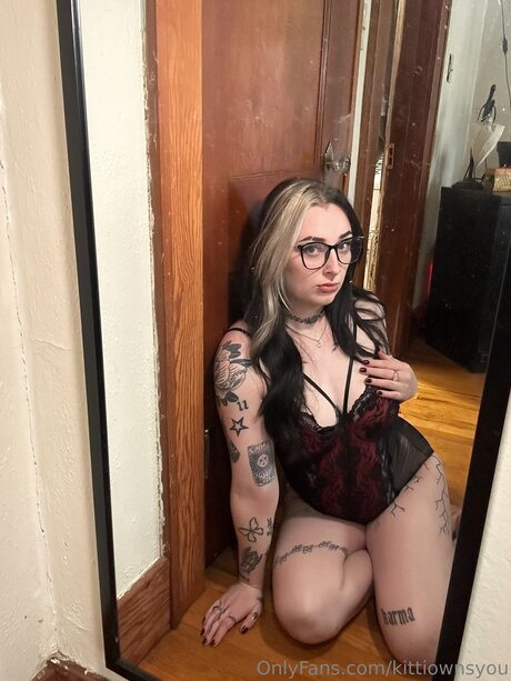 Kittiownsyou hot star photo