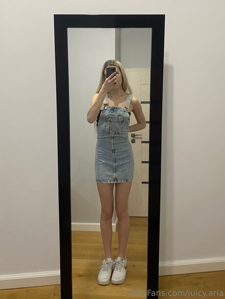 Juicy Aria pornstar pretty pics