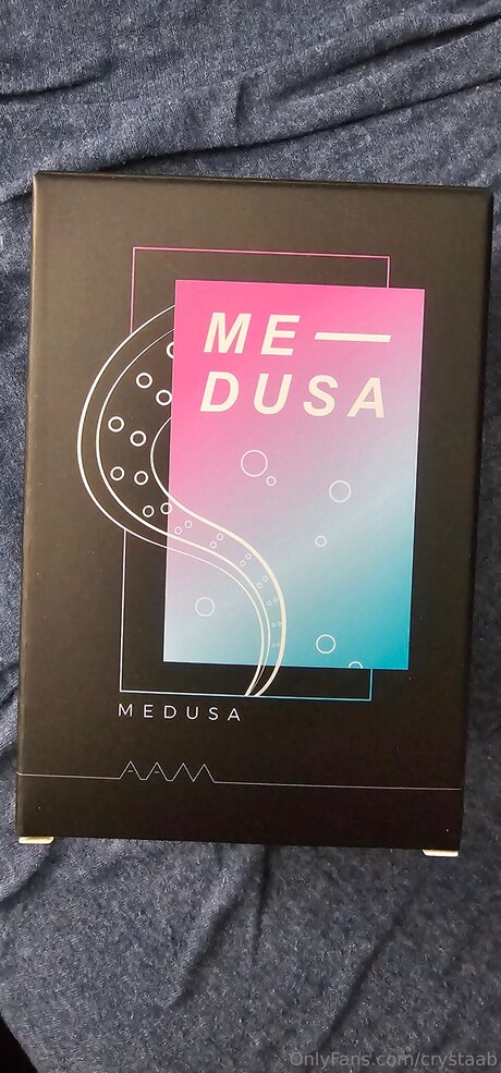 Crystaab beautiful actress pictures