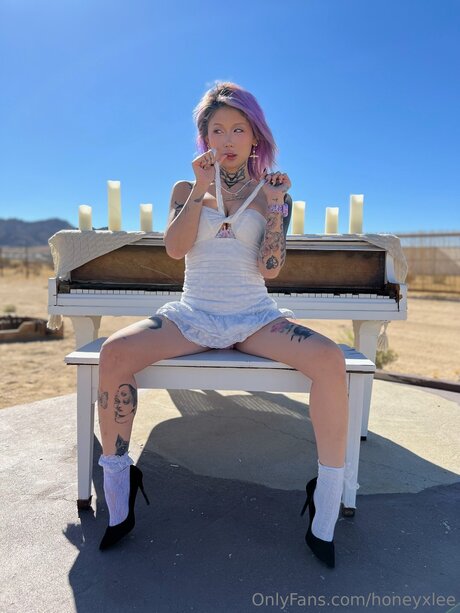 Fantomhoneyxlee naked actress photos