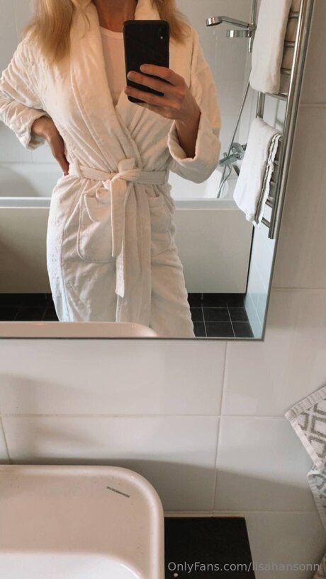 Lisahansonn adult actress pics