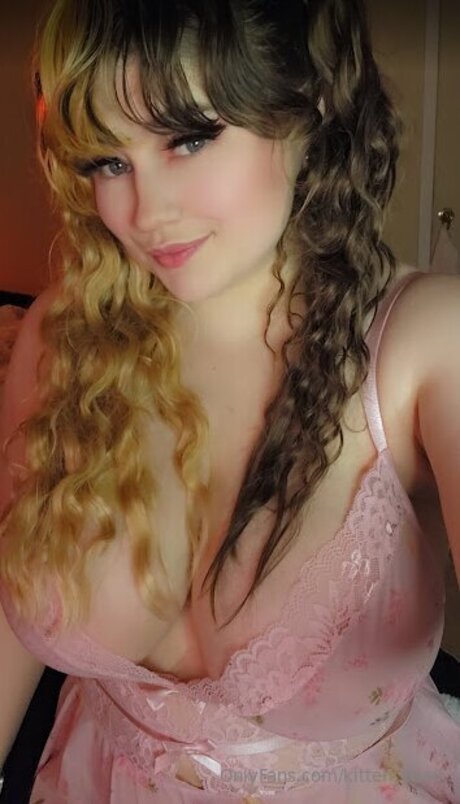 Kitten Bea0 star porn photo