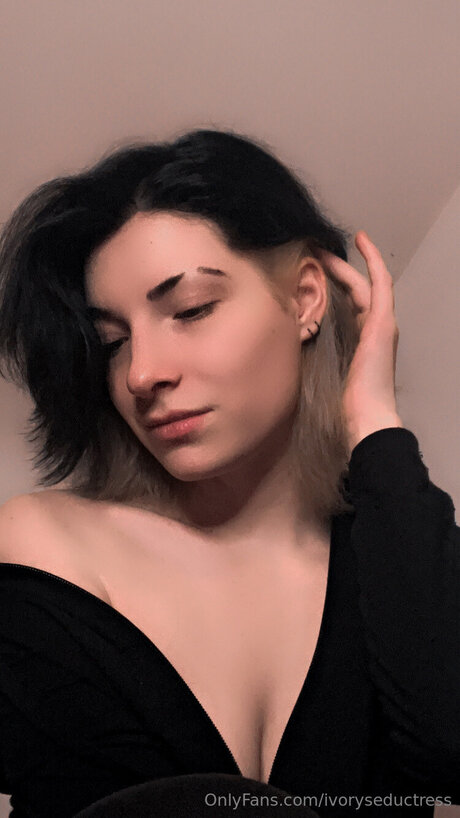 Ivoryseductress model pic