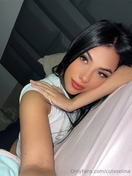 Cuteselina star naked photos