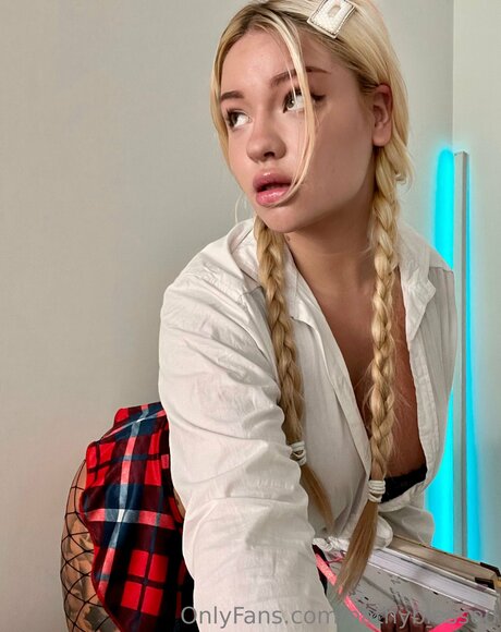 Lovelynathy pretty pornstar photos