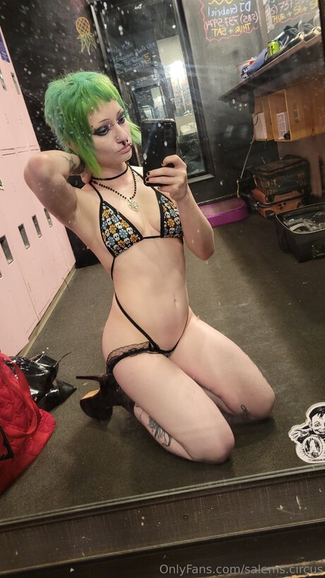 Salems Circus nude model photo