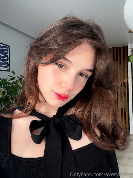Averymayy nude model pictures