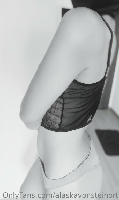 Alaskavonsteinort model pornographic pictures