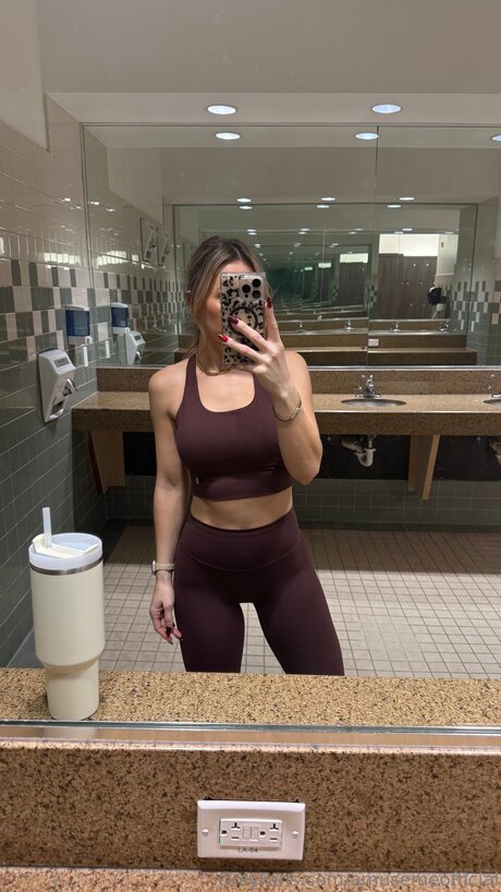 Amusemeofficial model nice img