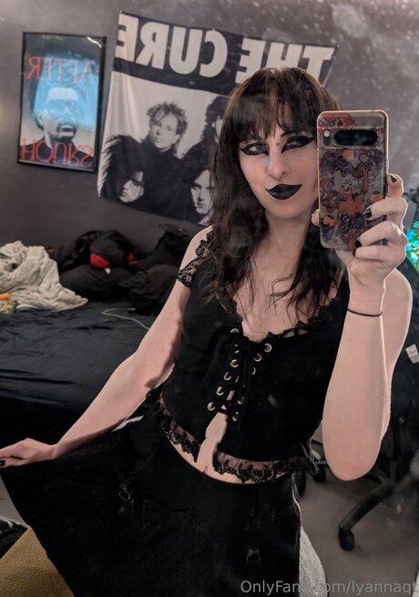 Lyannaqt model erotic archive