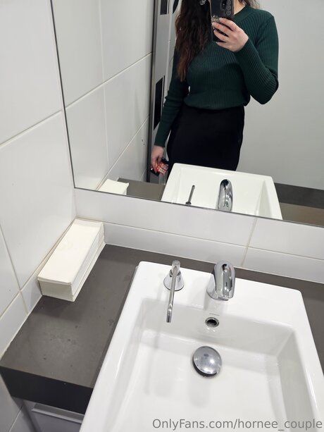 Hornee Couple pretty actress gallery