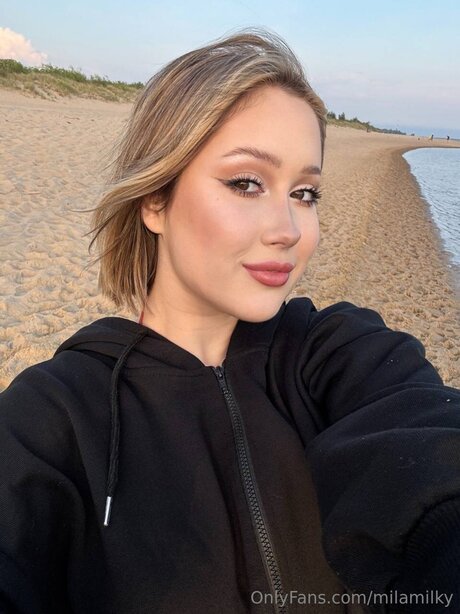 Milamilky art model img