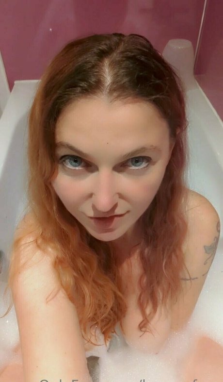 louroarfree model hd picture