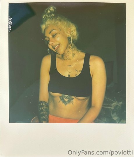 povlotti model naked img
