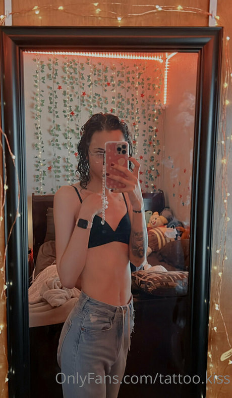 tattoo kiss free star photo