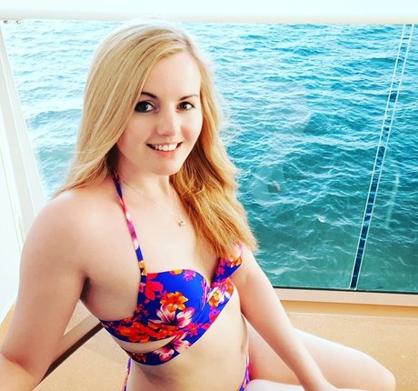 Suzy Lu art actress image