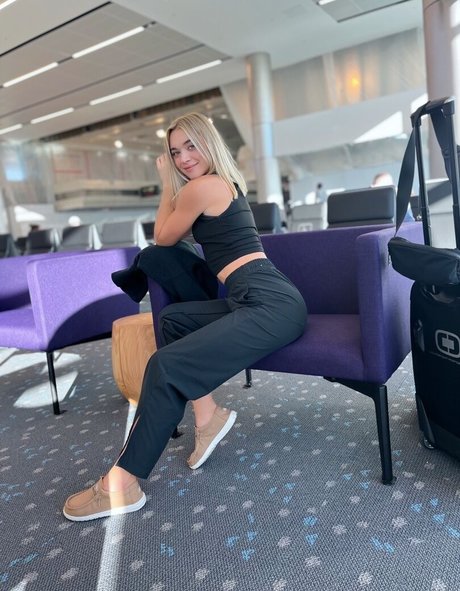 Natalie Decker model sexy pics