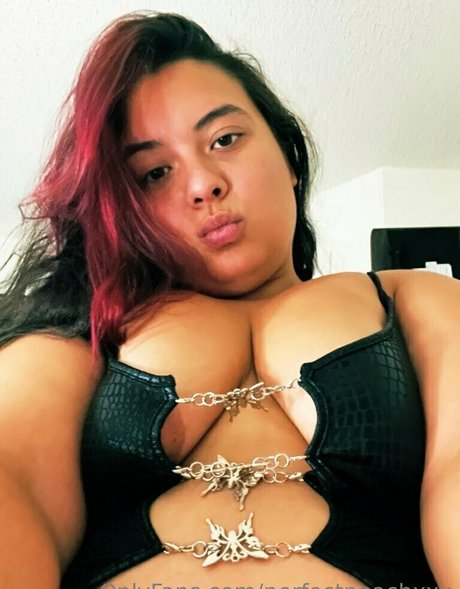 perfectpeachxxx nude pornstar pictures