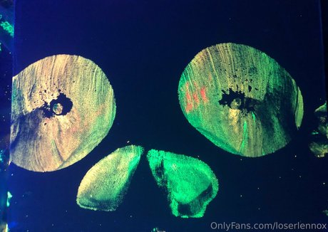 loserlennox model high quality photo