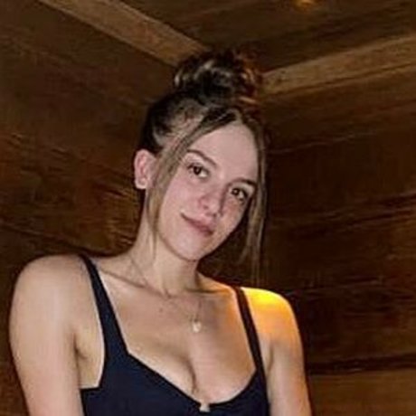 vicrose27 high quality model image