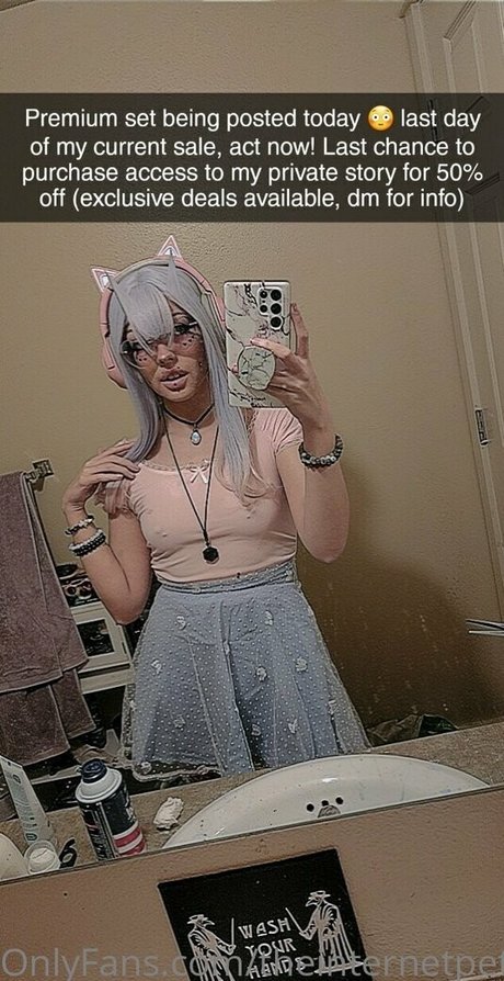 theinternetpet model sex pic