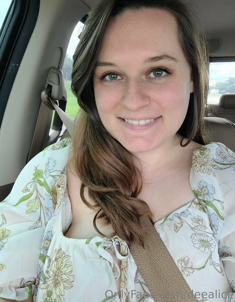 deealice erotic model gallery