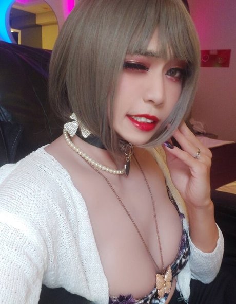 lan26056 adult actress pic