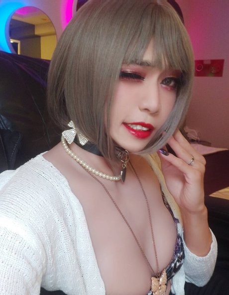 lan26056 pornographic star image