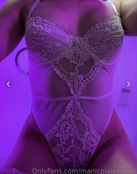 manicpixieagony naked star photos