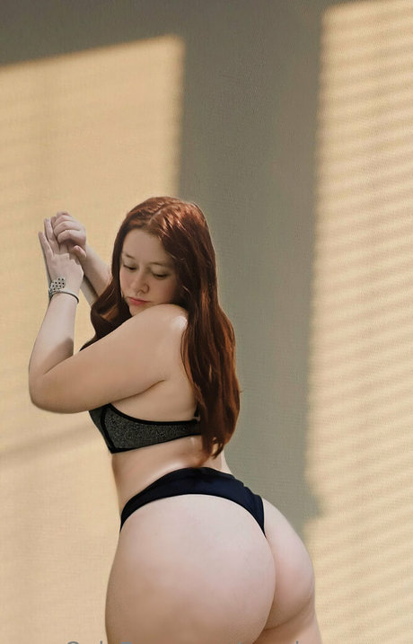 maxineaurora beautiful pornstar image