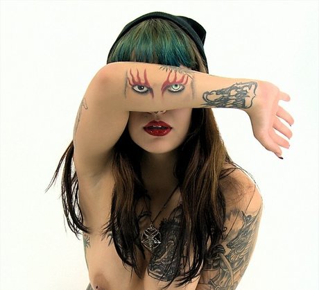 Amyaffinity model top pictures