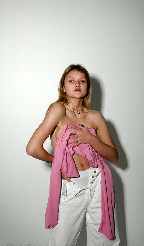 pervokursnica model naked pics