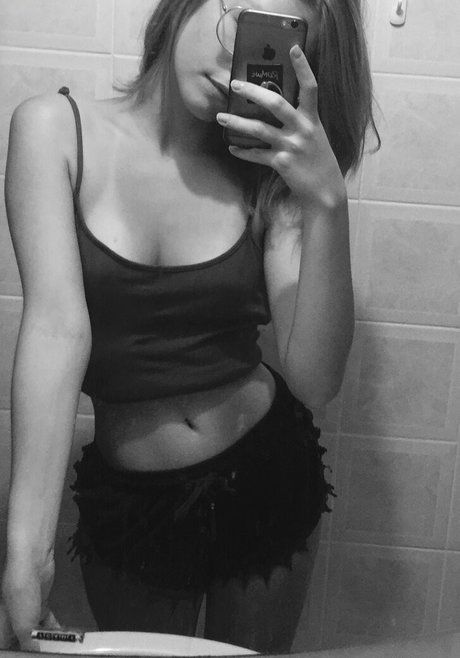 gbrllareis porn star pic