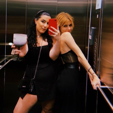 gbrllareis pornstar hot pic