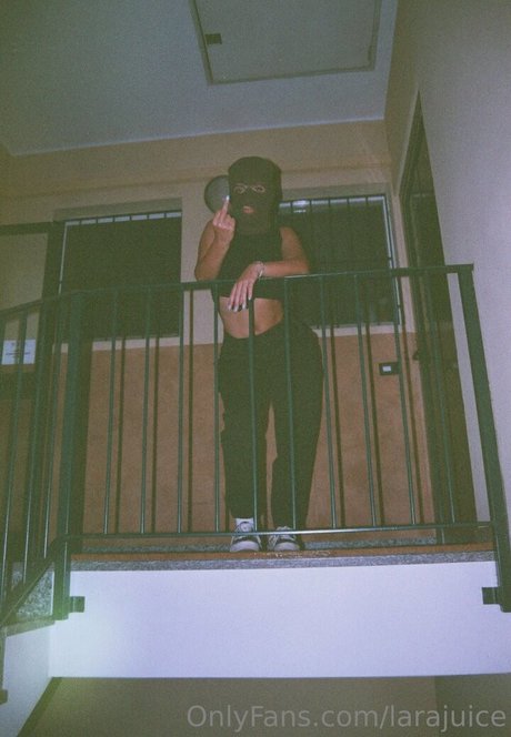 larajuice pornstar nude img