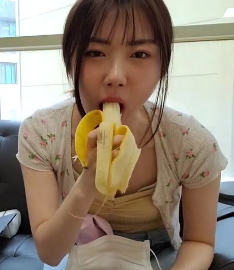 Bubbly live free actress img