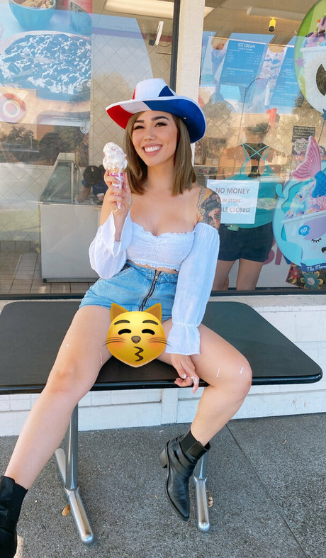 xxxlovegina star naked picture