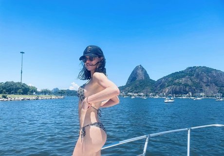 Alinne Moraes erotic star img