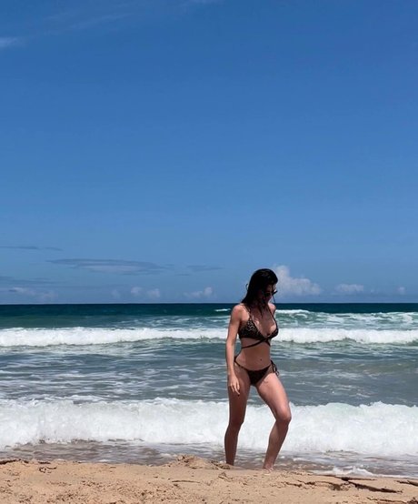 Alinne Moraes actress pics