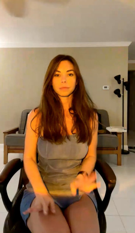 Katee Owen nude actress pics