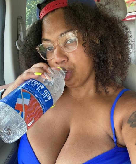 WeightOffAsh model porn photo