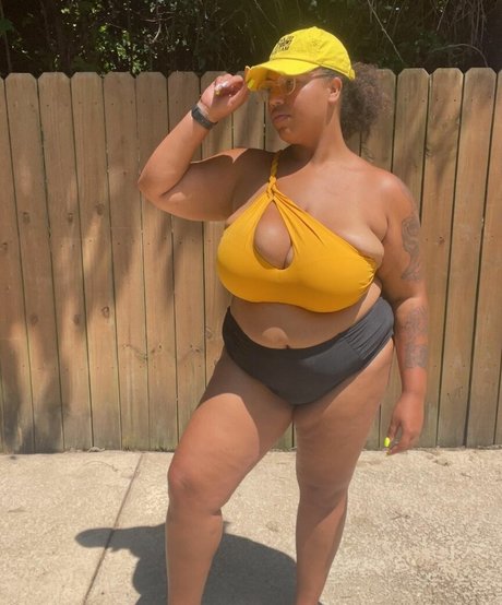 WeightOffAsh pretty actress photos