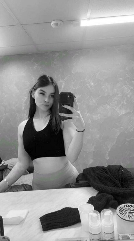 alinalovee free adult model img