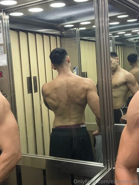 Ezemonroe perfect star pictures