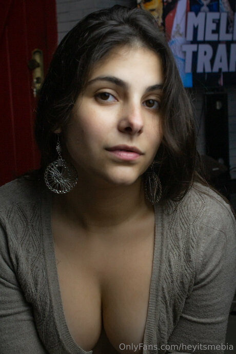 Heyitsmebia star art pic