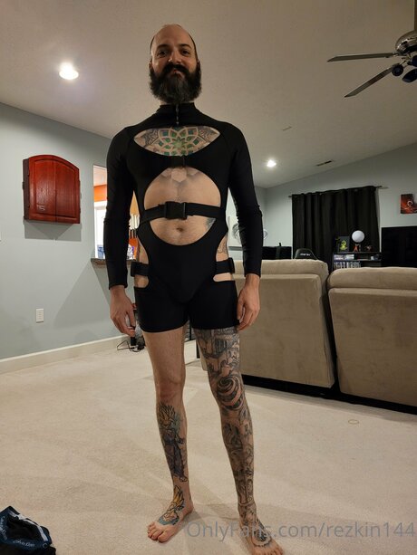 Rezkin144 pornographic model gallery