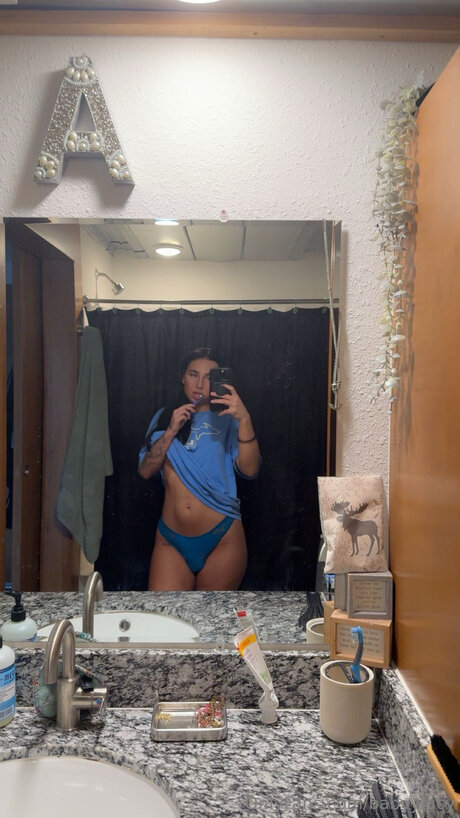 Babyylucy naked model pic