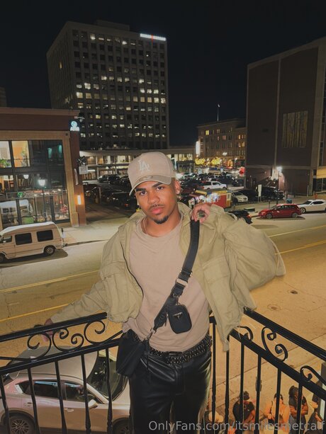 Itsmilesmetcalf pornographic model pic