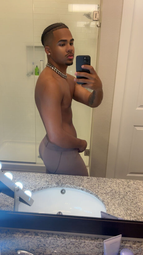 Itsmilesmetcalf star naked photo